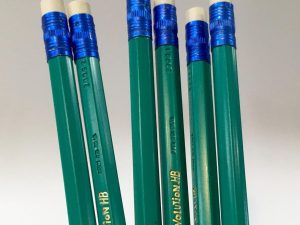 Lápiz negro Bic HB con goma